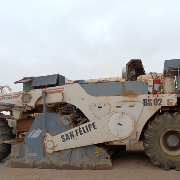RECICLADORA DE SUELO WIRTGEN WR2400 - Imagen 3