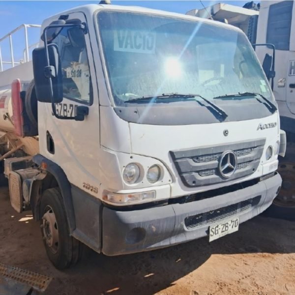CAMION COMBUSTIBLE MERCEDEZ BENZ ACCELO 1016 2023