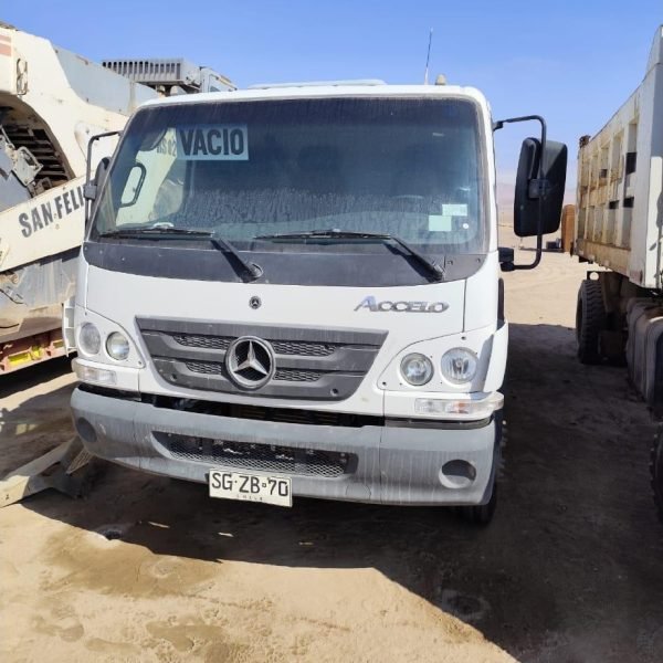 CAMION COMBUSTIBLE MERCEDEZ BENZ ACCELO 1016 2023 - Imagen 2